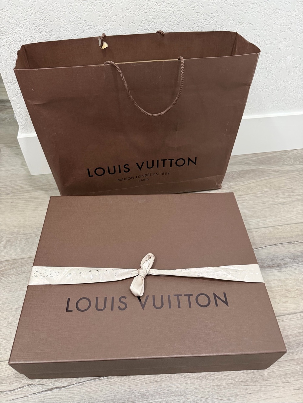 Louis Vuitton Neverfull MM tote in classic monogram canvas - Picture 2 of 14